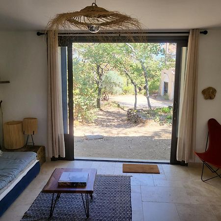 לינה וארוחת בוקר Ménerbes Le Cabanon מראה חיצוני תמונה